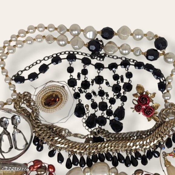 002 - Vintage To Now Jewelry Lot - Statement - Picture 2 of 5